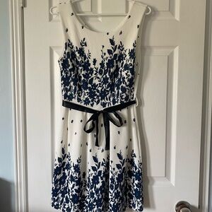 Floral dress (size M)